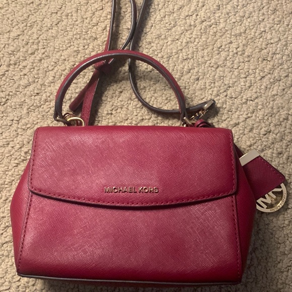 Michael Kors crossbody purse - Picture 2 of 9